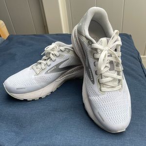 Brooks running walk shoes 9 wide